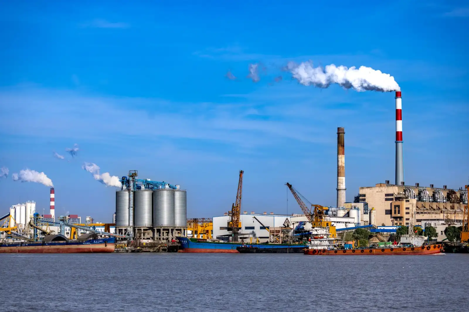 5G基站建设中射频模块的选型要点与性能对比分析