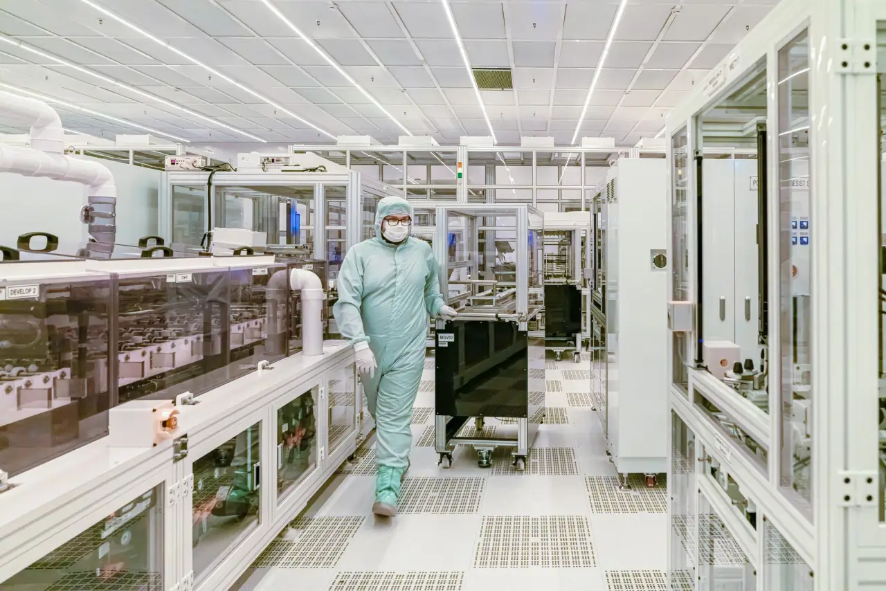 2025年通信设备制造行业技术标准更新要点解读正文配图 1